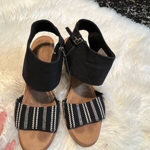41 Hawthorn Black Sandals with Striped Accents